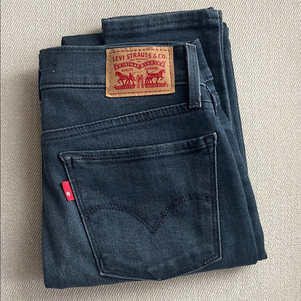 415. Levi's 710 Super Skinny | Dark Wash | Size 25| 12.5/8/29